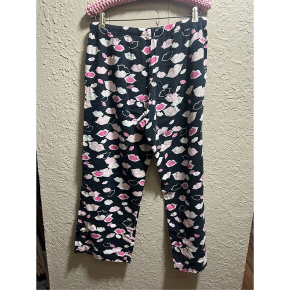 Victoria’s Secret Black With Pink Lips Pajama Set Woman’s Size Small - Picture 11 of 14